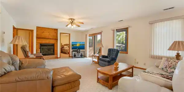 Image 3: spacious living rm