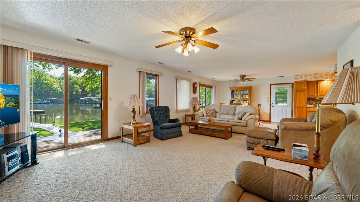 Image 4: living room