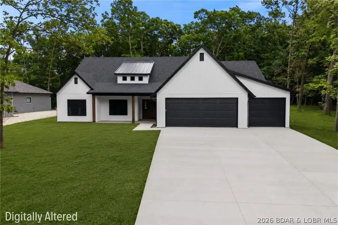 Image 1: Stunning Curb Appeal