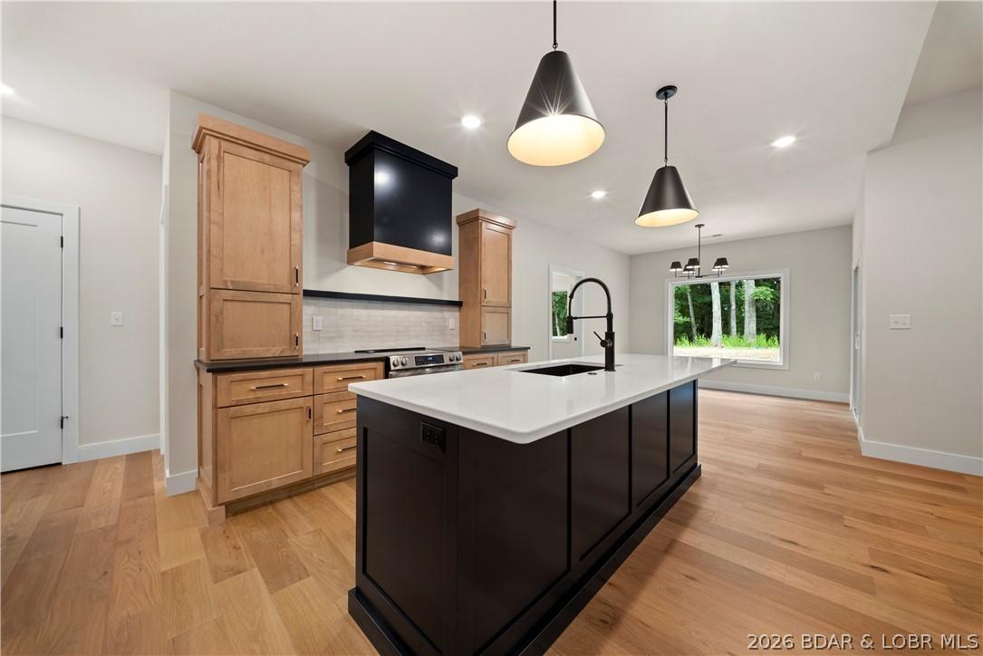 Image 2: Modern, Custom Kitchen w/ Large Island