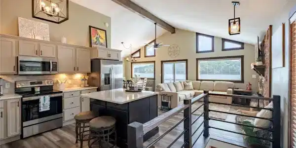 1100 Fontana Lane