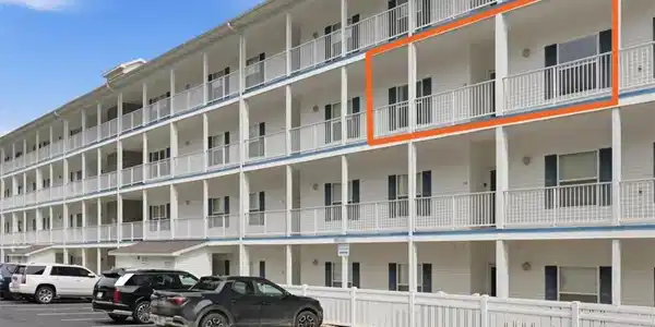 Image 2: Elevator Access to 4th Floor Unit!