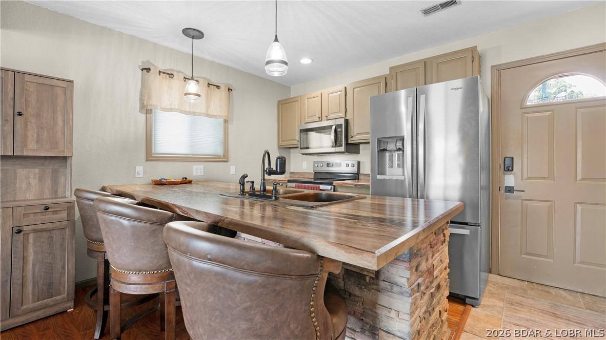 Image 3: Kitchen