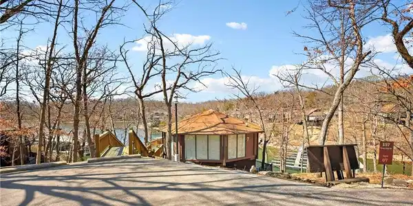 137 Tree Top Drive