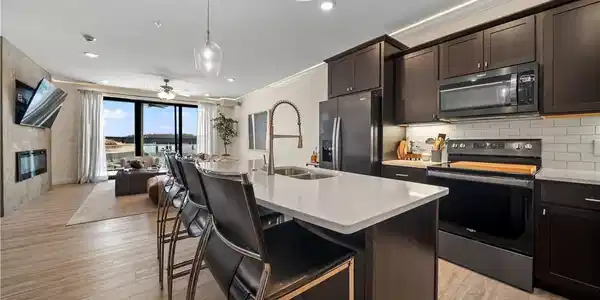 Image 3: Kitchen
