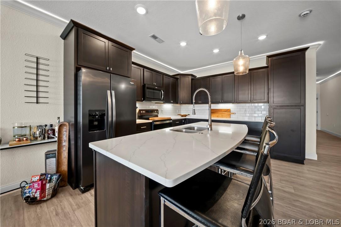 Image 4: Kitchen