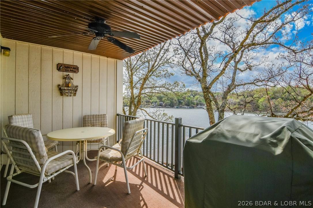 Image 2: Lakefront deck