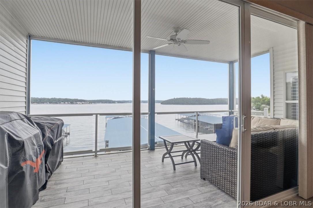 Image 4: Huge Glass Door Views!