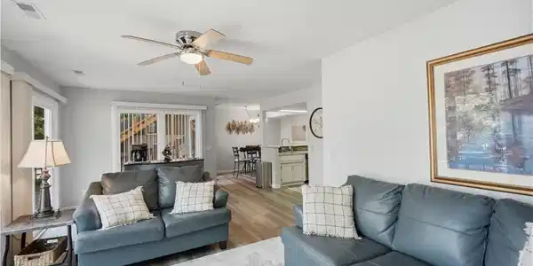 Image 4: Additional view of the living area and comfortable