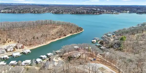 Image 2: Located on the 26 mile marker and located by water