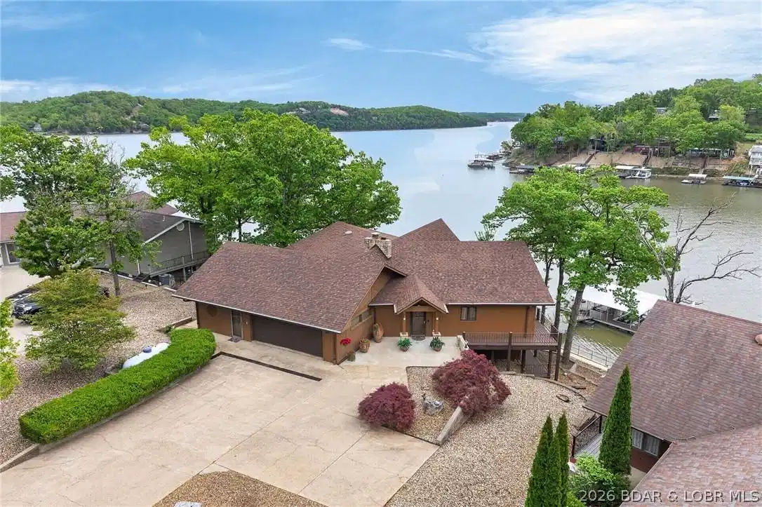 Image 1: Here is your Future Dream Lakefront Home in Covete