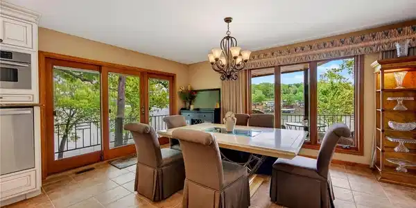 Image 3: There is no Better Space in this Strikingly Lovely