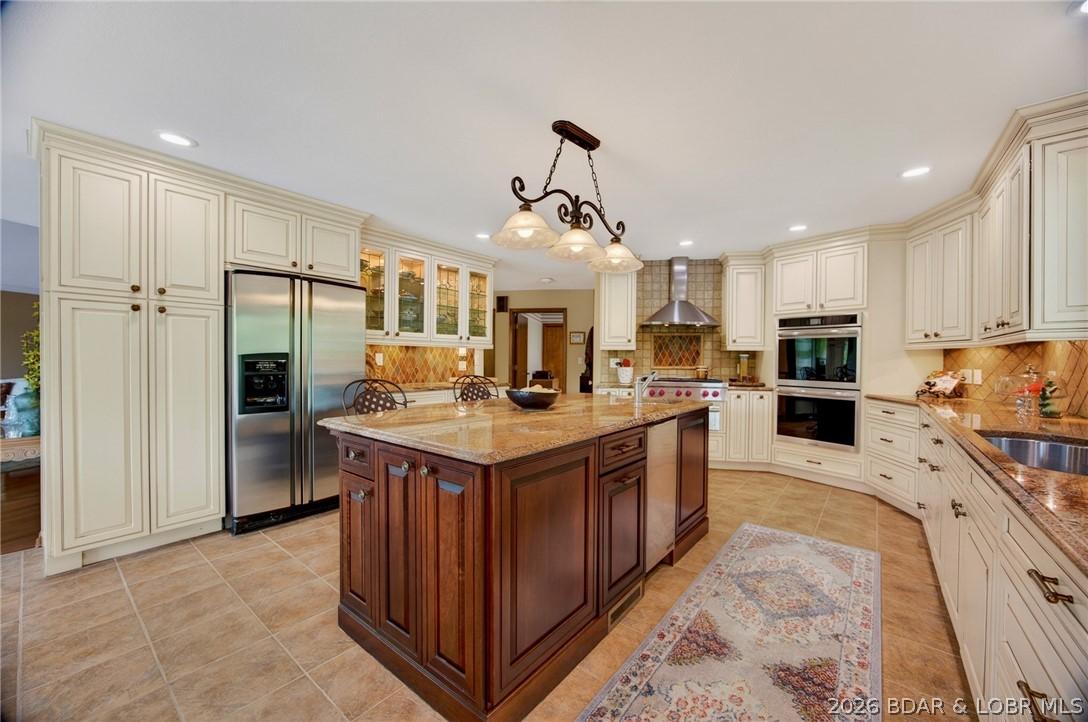 Image 4: Gorgeous Gourmet Kitchen! Offering So Very Many SP
