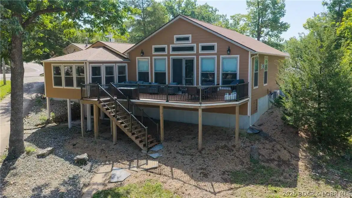 Image 1: Experience the ultimate in lakeside living with th