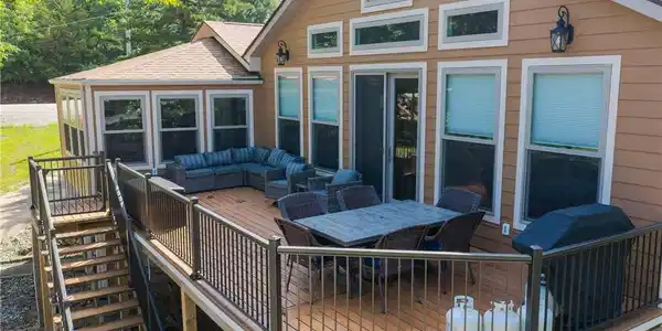 Image 4: Oversized Deck with a wall of windows