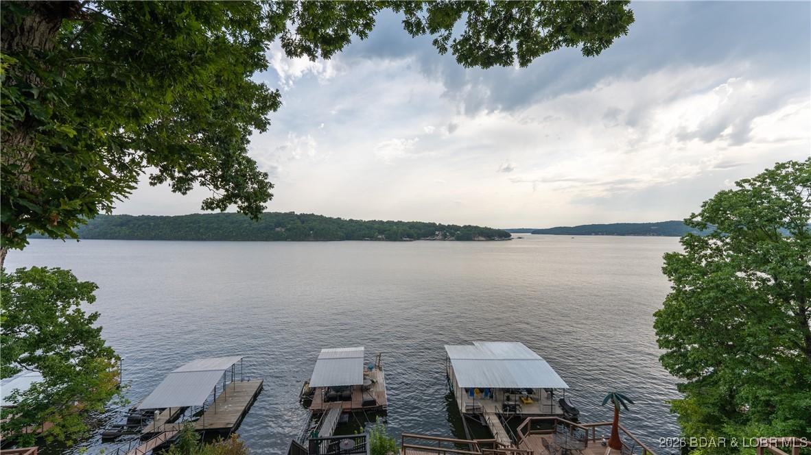 Image 4: Miles of lake views!