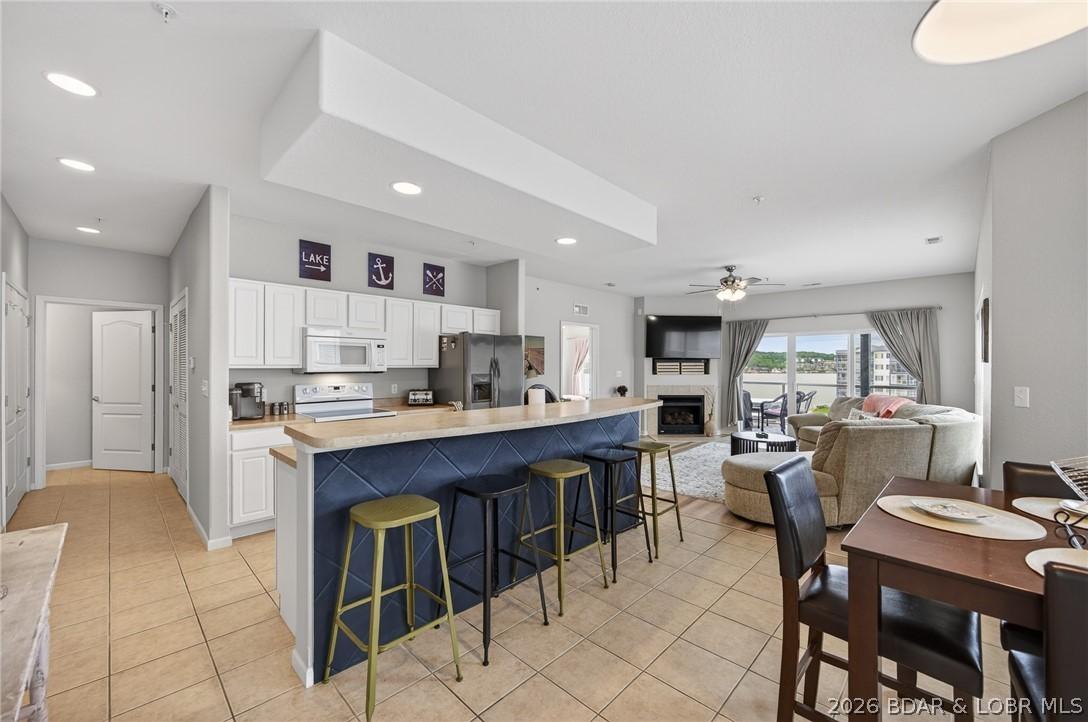 Image 4: Open kitchen/living room