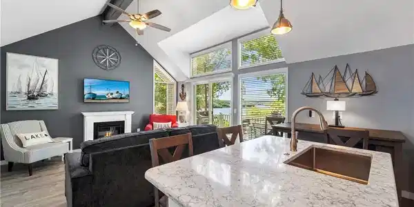 15 Top Deck Court