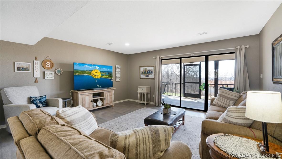 Image 1: Over 2000sf condo with very spacious living spaces