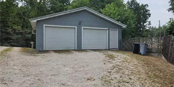 Image 4: 28x32 garage with full basement