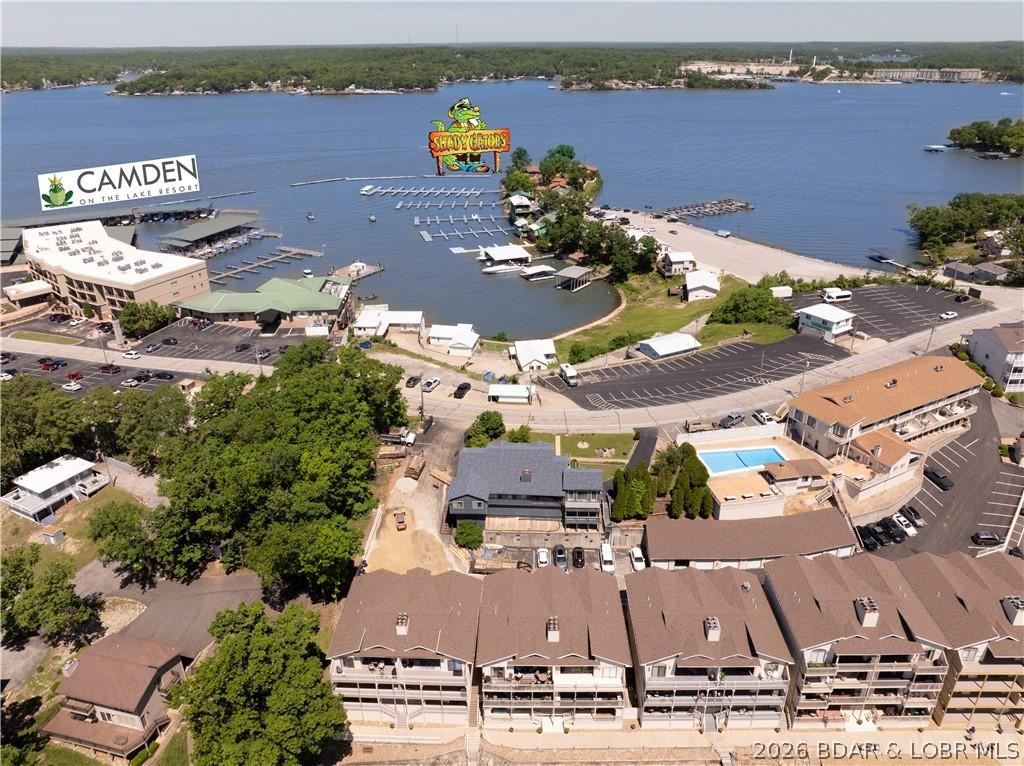 Image 3: Perfect location for entertainment