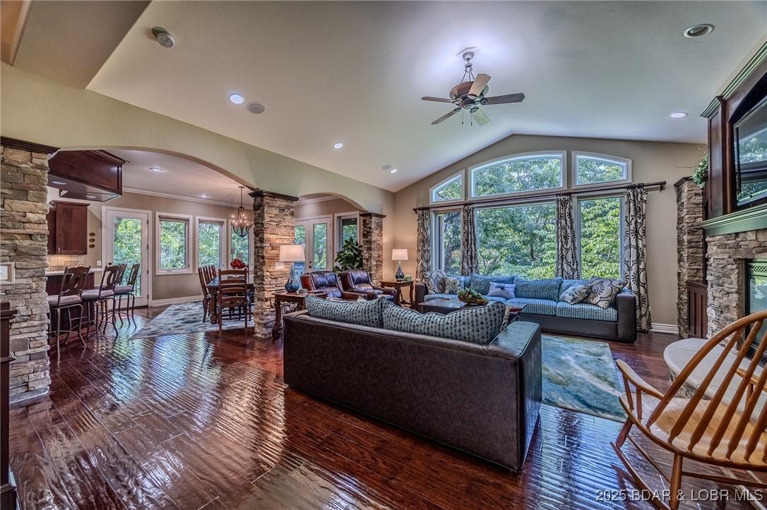 Image 4: Main Level Living Room