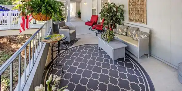 Image 4: Front porch.