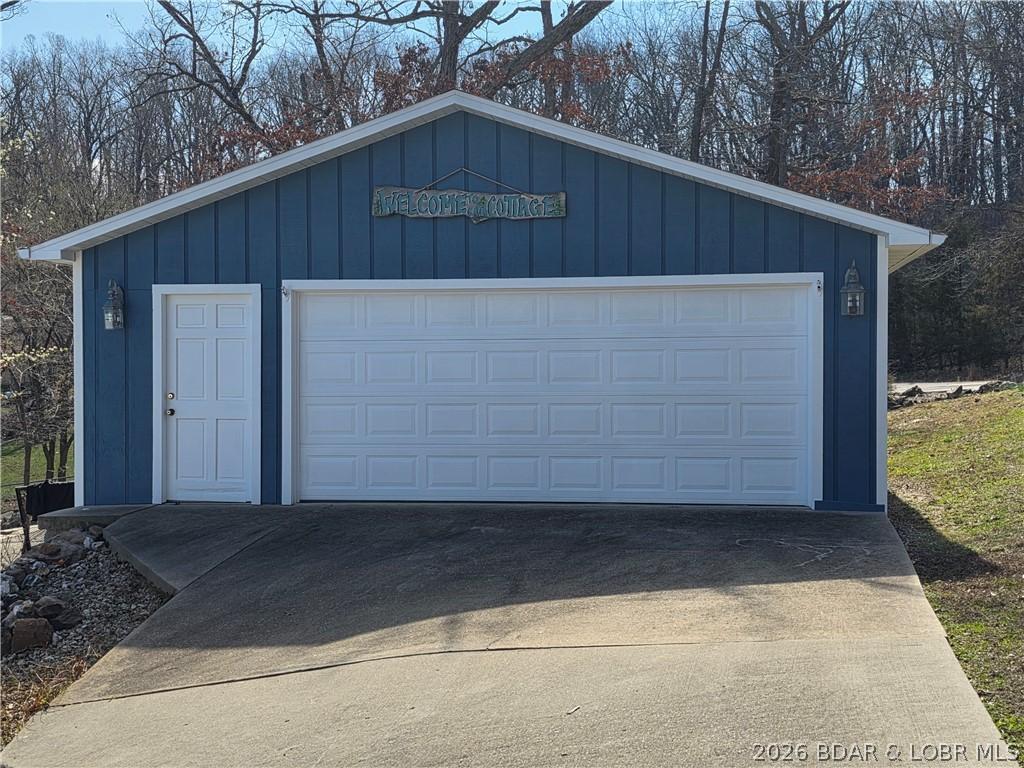 Image 3: 2 car detached garage