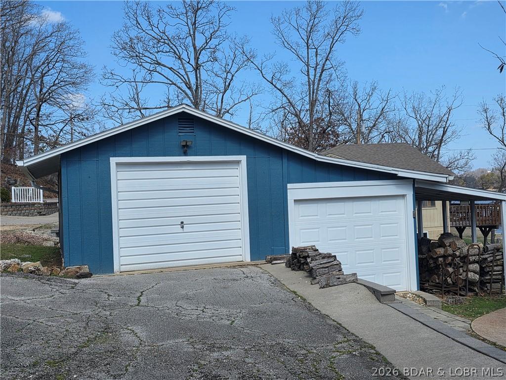 Image 4: Second garage 1 car with attached shop