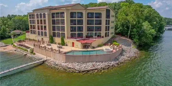 3168 Twin Rivers Point