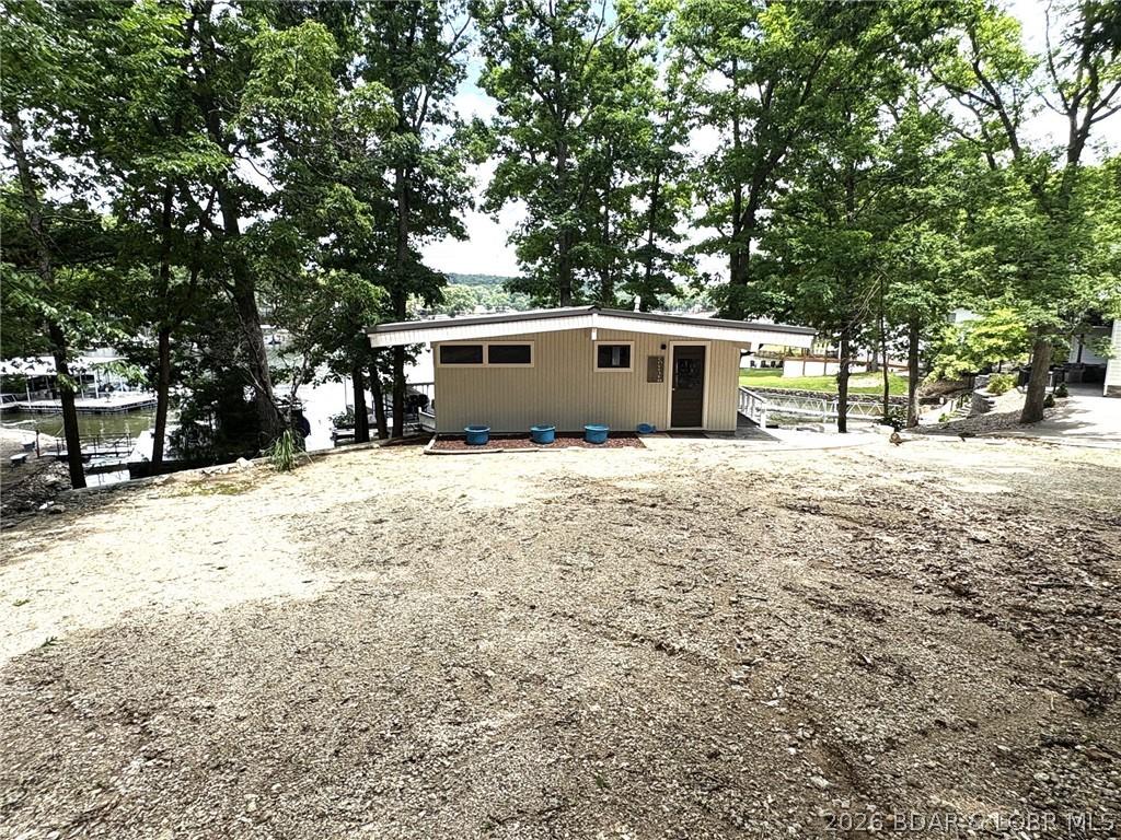 Image 4: Lots of parking