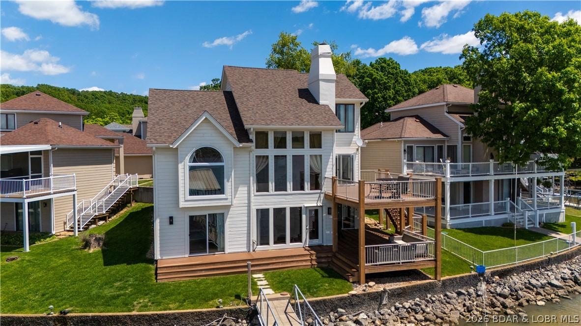 Image 2: Even better lakeside appeal on this FLAT lot!