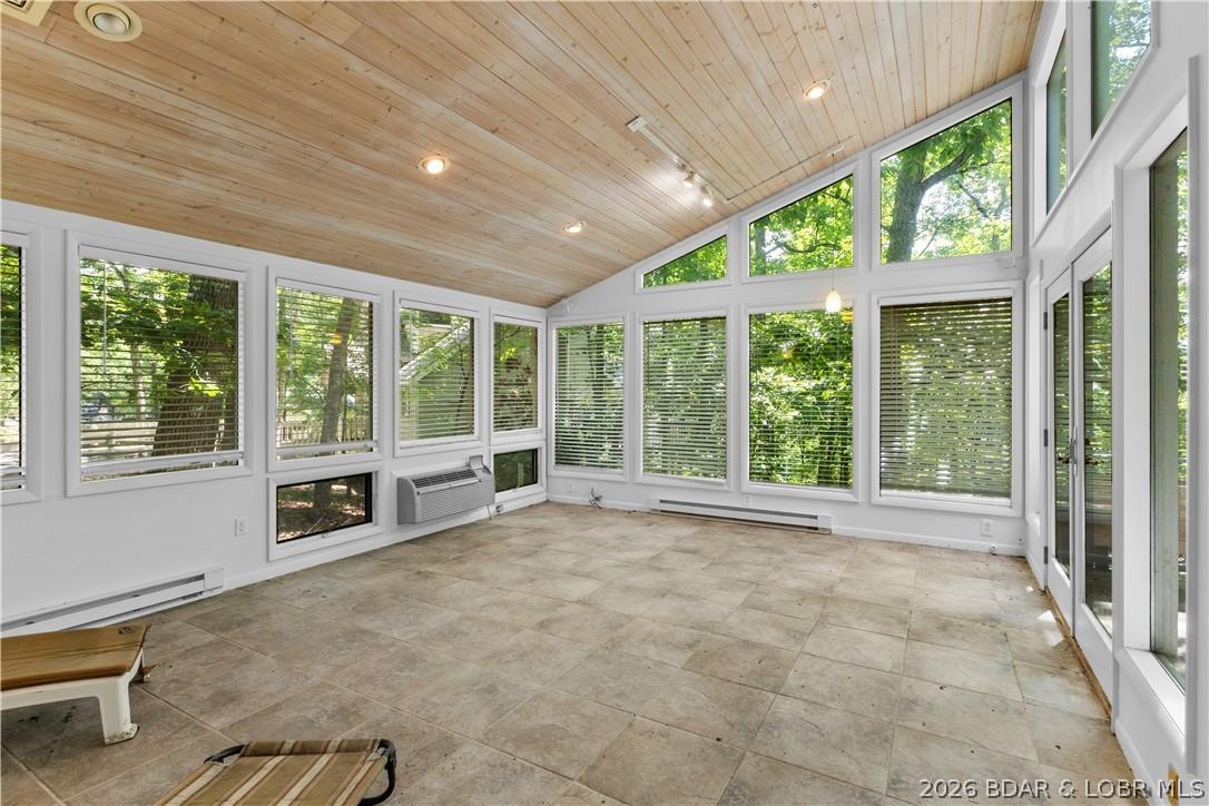 Image 1: Amazing 4 seasons patio