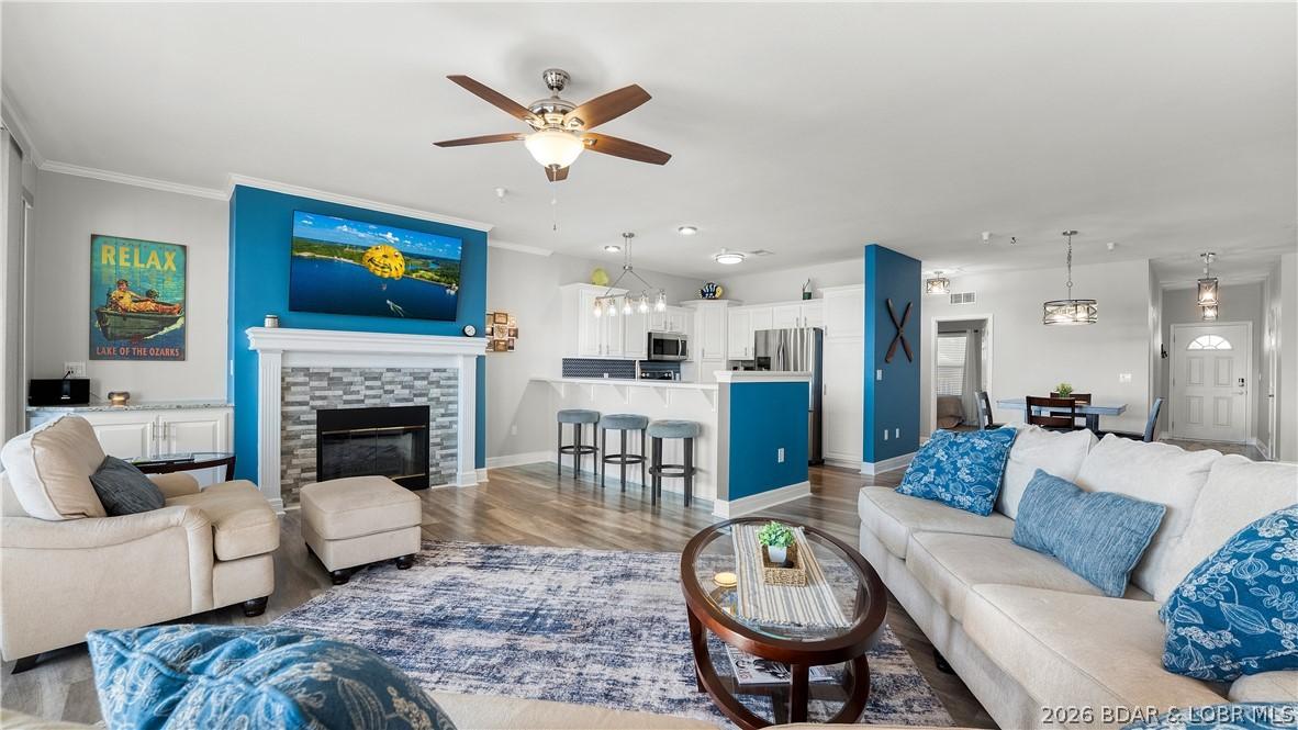 Image 2: Updated Enterainment / Living Room