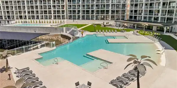 Image 3: Resort style amenities- 2 pools, lounger, gym, gre