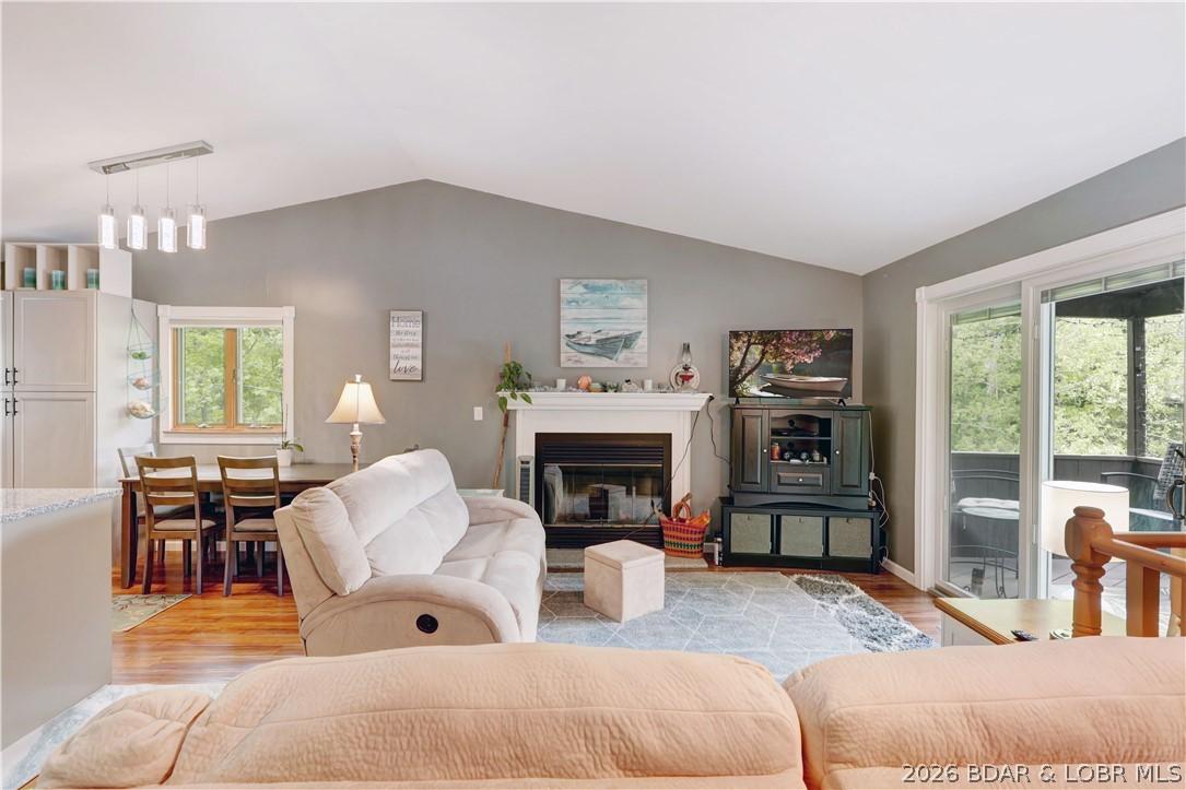 Image 2: Cozy fireplace to enjoy