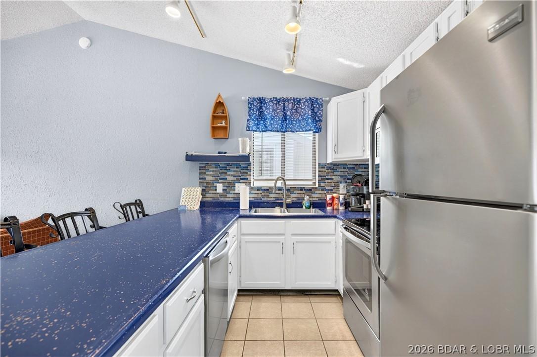 Image 2: Kitchen