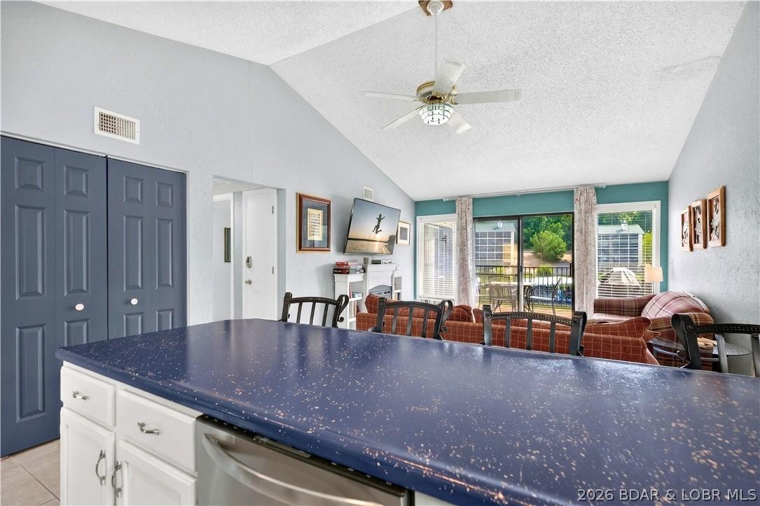 Image 4: Kitchen & Living Room