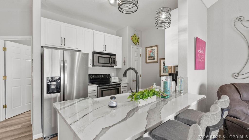 Image 3: Kitchen