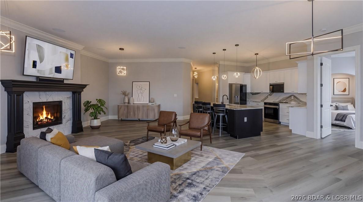 Image 4: living room and kitchen