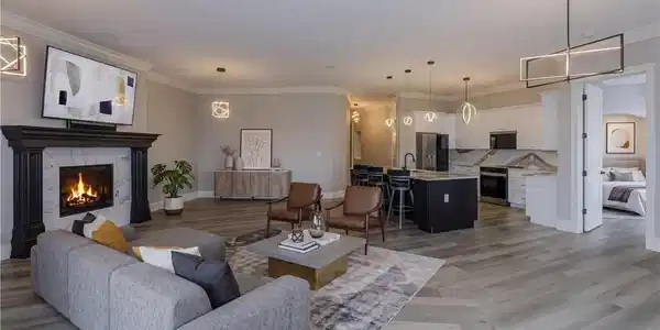 Image 4: living room and kitchen