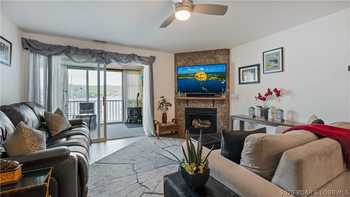Image 3: Professionally Decorated