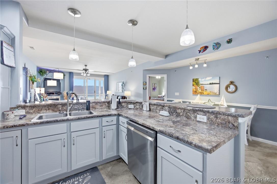Image 4: Kitchen