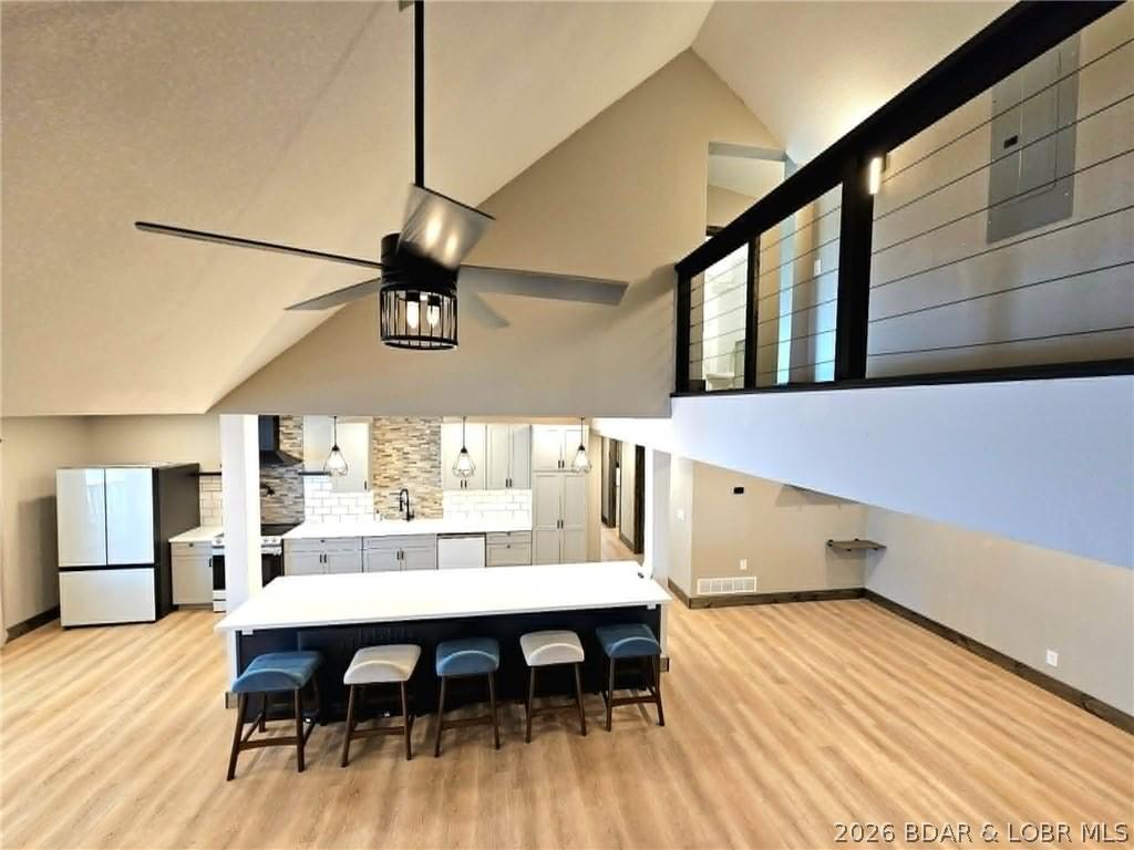Image 2: Open living space.