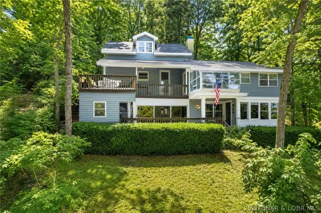 Image 1: Impressive lake home.