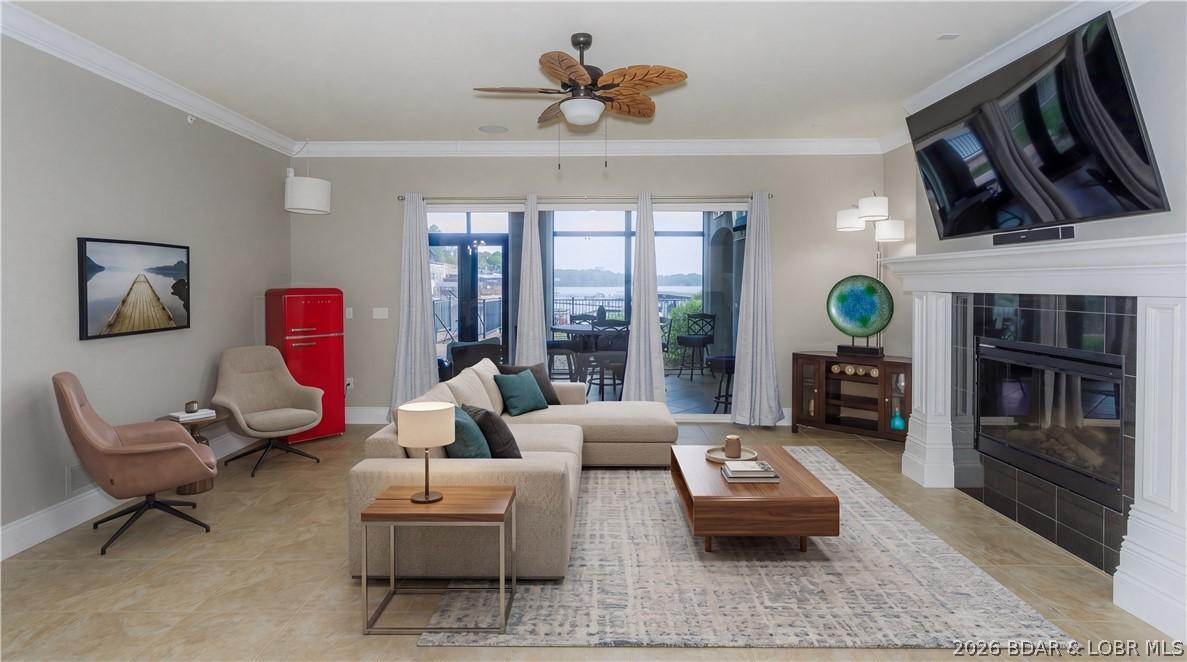 Image 4: living room