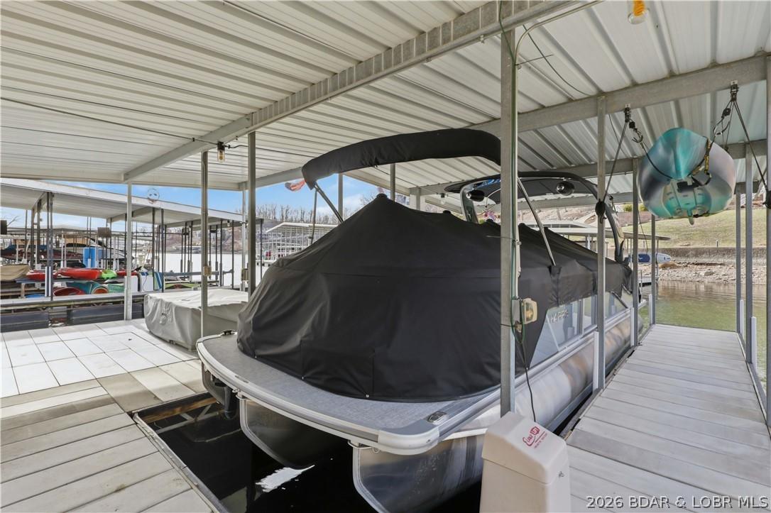 Image 2: Private dock, lift included!