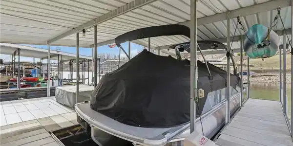Image 2: Private dock, lift included!