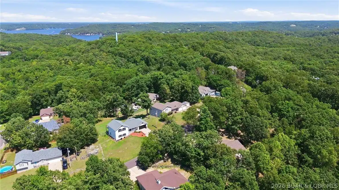Image 1: Camelot Estates - A Lakefront and lake access comm
