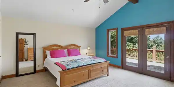 Image 4: Ultra spacious master suite